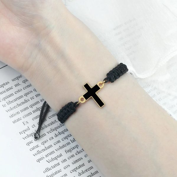bracelet cordon avec croix
