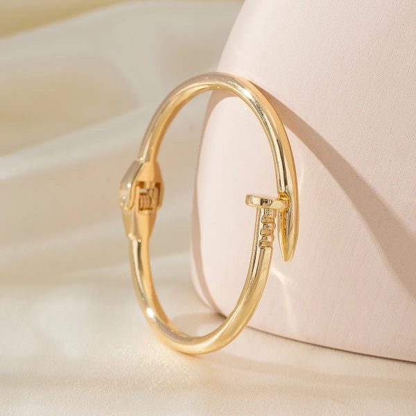 bracelet forme de clou